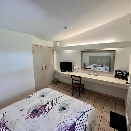 Moulin De La Sambuc Hotel *