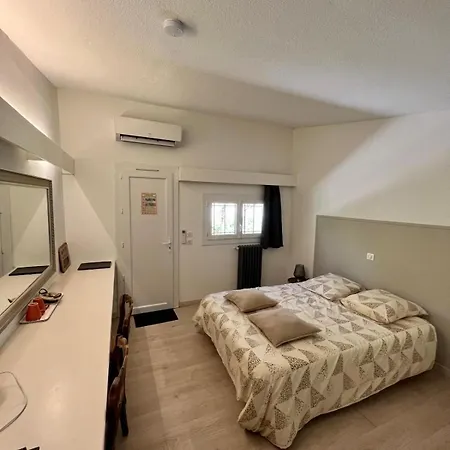 Moulin De La Sambuc Hotel